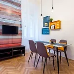 Apartmán Oktober 6 *