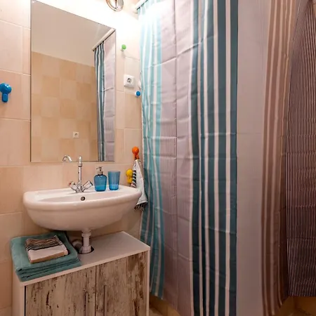 Oktober 6 Apartman *