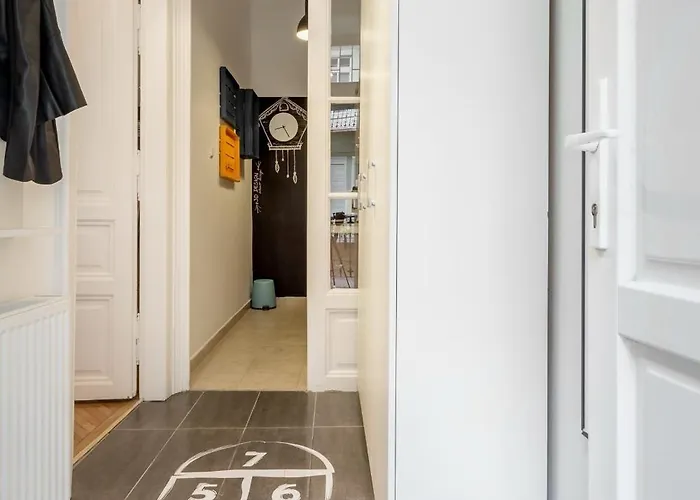 Oktober 6 * Budapesta