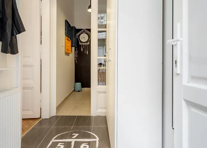 Oktober 6 Apartament