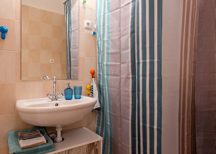 Oktober 6 Apartament