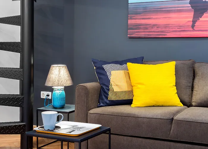 Apartament Oktober 6 *