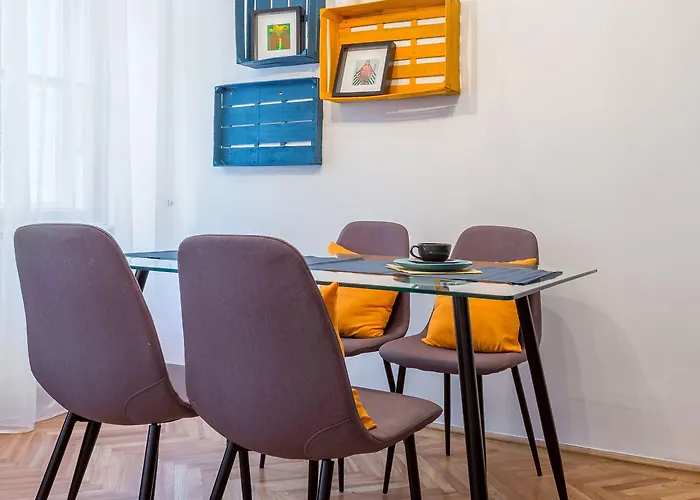 Apartament Oktober 6