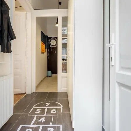 Oktober 6 * Budapeşte