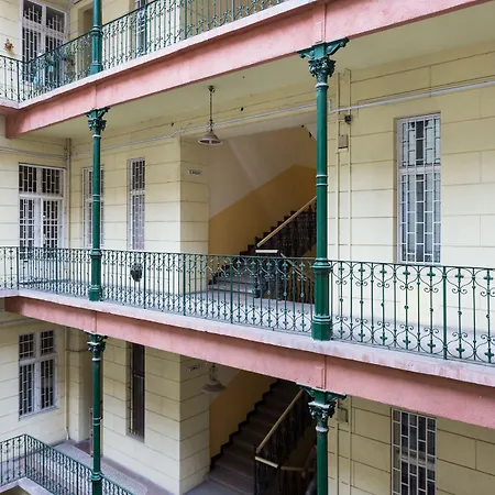 Oktober 6 Daire Budapeşte